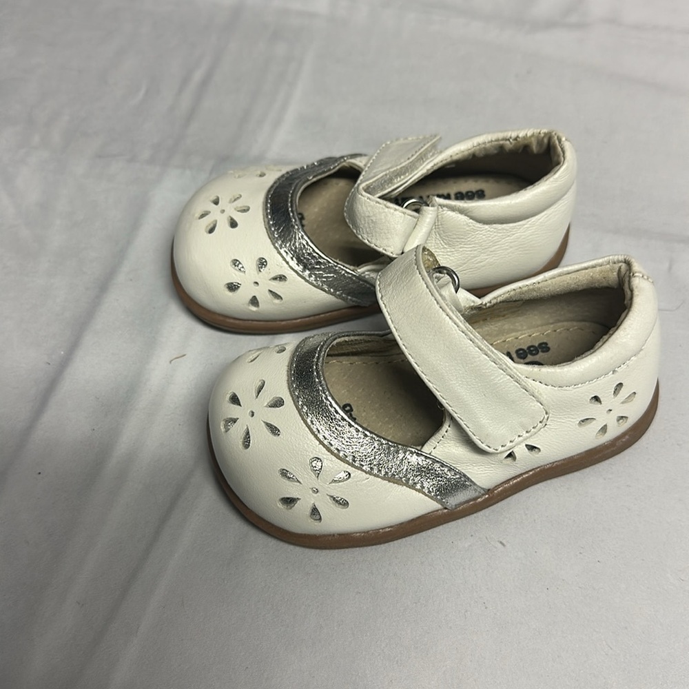 ⭐️ See Kai Run - White and Silver Dress Shoes with Mary Jane Style - Picture 3 of 6